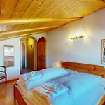 Engadine Attic Within Walking Distance Of The Facilities Apartmán *