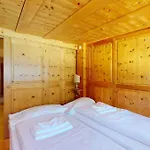 Engadine Attic Within Walking Distance Of The Facilities 첼레리나