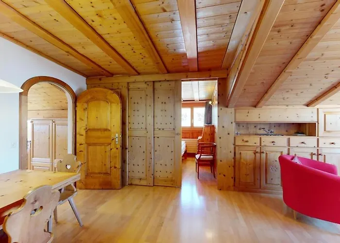 Engadine Attic Within Walking Distance Of The Facilities 切勒里纳